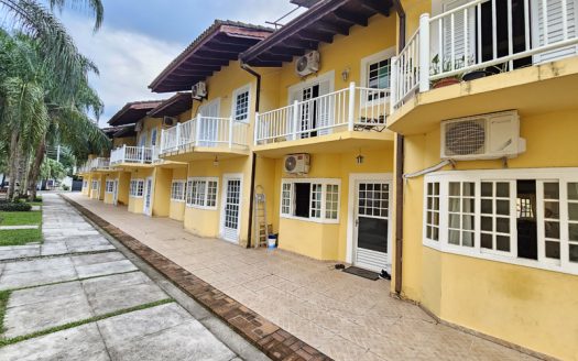 CLM 2078 – Casa a Venda em Condomínio no bairro Portal das Artes