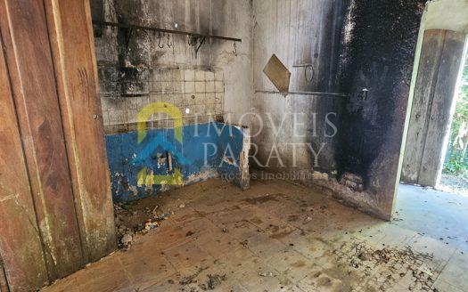 CVP 2007 – Lote com 2 Casas em Ruinas Com Fundos com Cachoeira no Bairro Ponte Branca