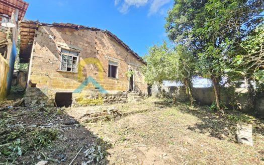 CVP 2007 – Lote com 2 Casas em Ruinas Com Fundos com Cachoeira no Bairro Ponte Branca