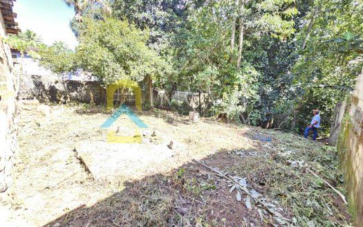 CVP 2007 – Lote com 2 Casas em Ruinas Com Fundos com Cachoeira no Bairro Ponte Branca