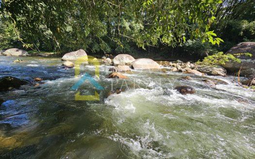 CVP 2007 – Lote com 2 Casas em Ruinas Com Fundos com Cachoeira no Bairro Ponte Branca