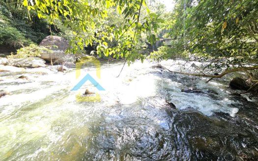 CVP 2007 – Lote com 2 Casas em Ruinas Com Fundos com Cachoeira no Bairro Ponte Branca